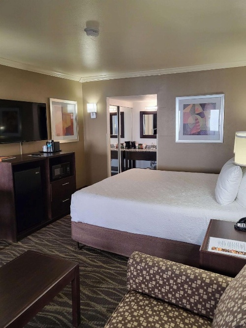 Best Western Innsuites Tucson Foothills Hotel & Suites image 2